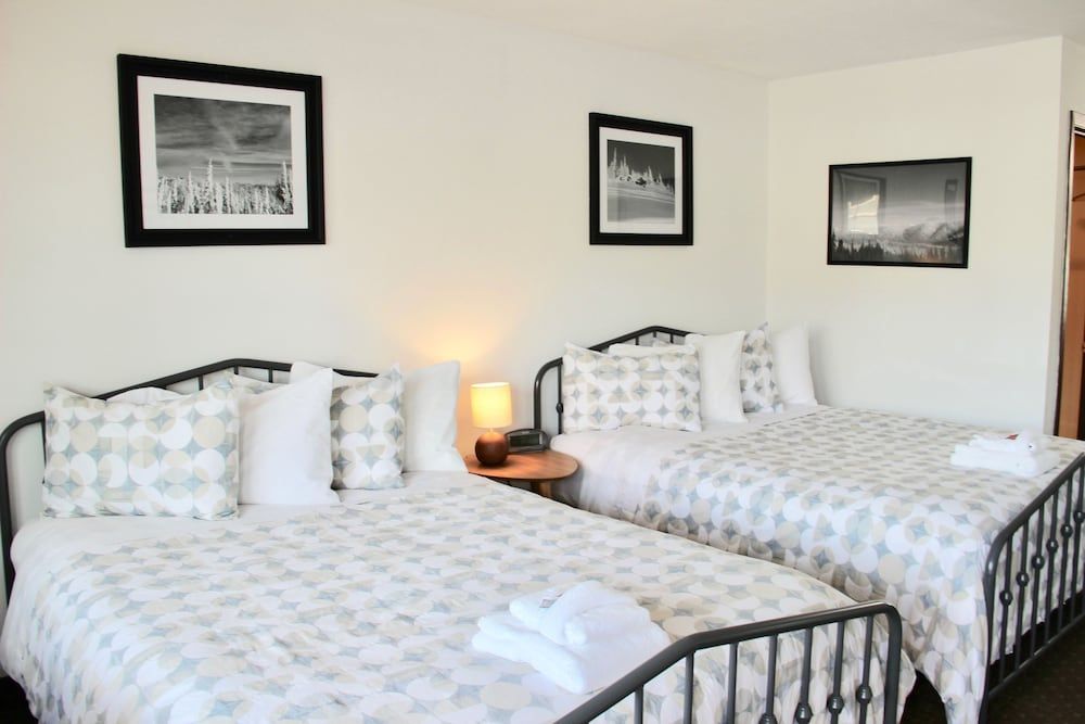 Chalet Motel Whitefish Standard Room, 2 Queen Beds 6
