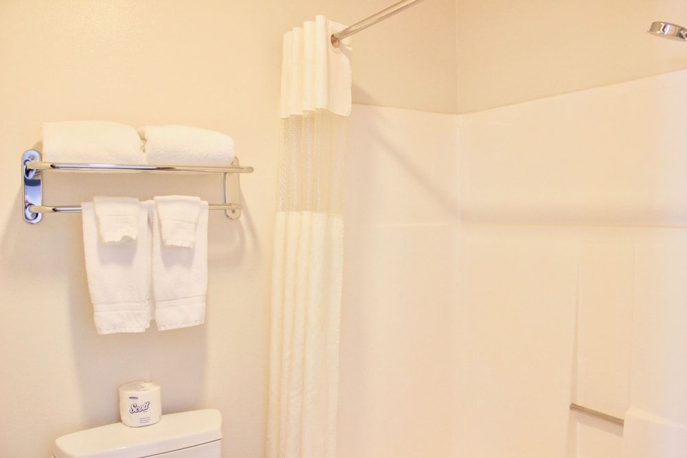 Chalet Motel Whitefish Standard Room, 2 Queen Beds 15