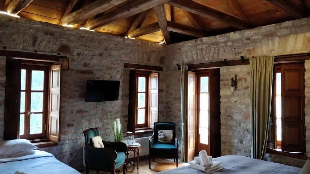 Viraj Sarovar Portico Jammu Superior Room - 1 King Bed 30SQM WiFi Shower 4