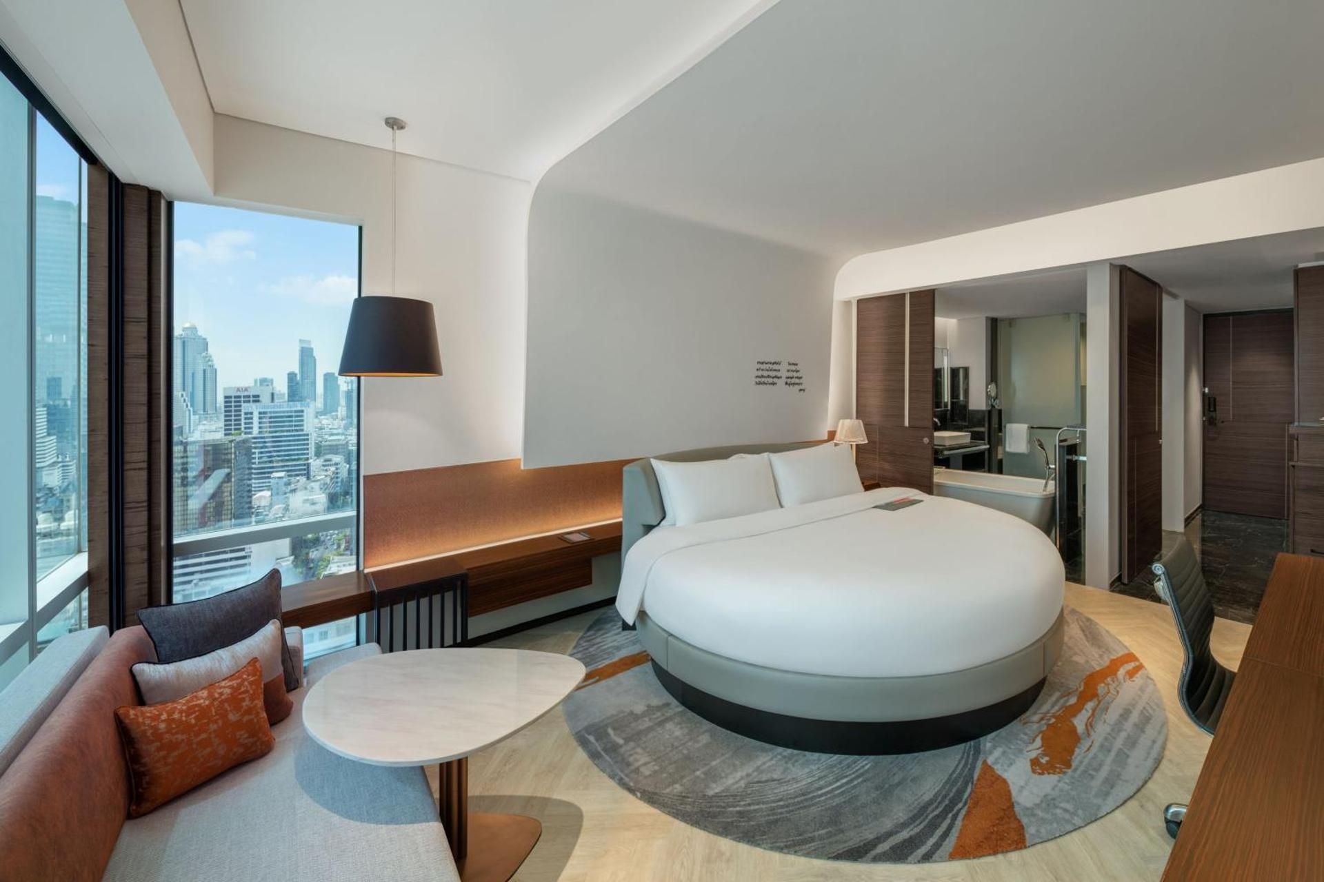 Circle Wellness Club, Guest room, King, Round bed, High floor