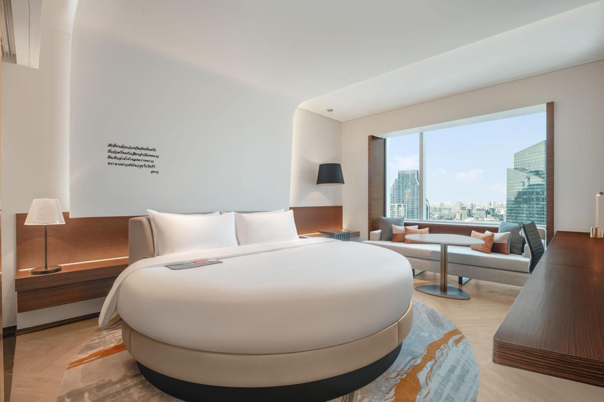 Circle Wellness Club, Guest room, King, Round bed, High floor
