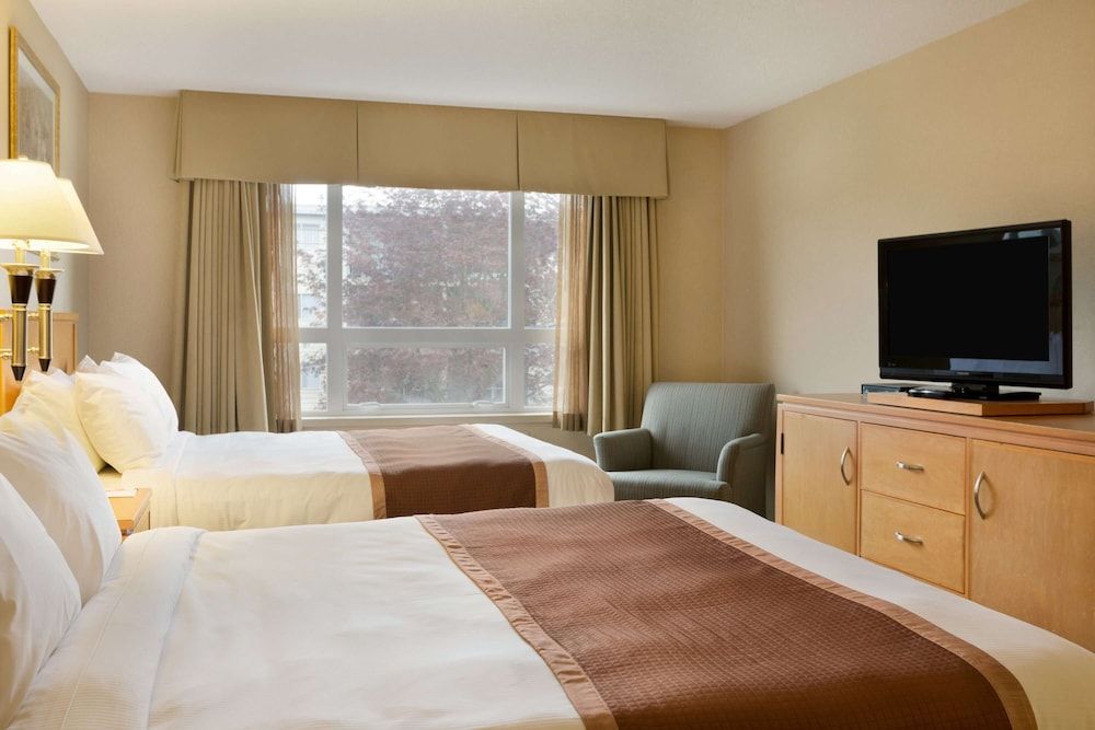 Room, 2 Queen Beds, Non Smoking, Balcony