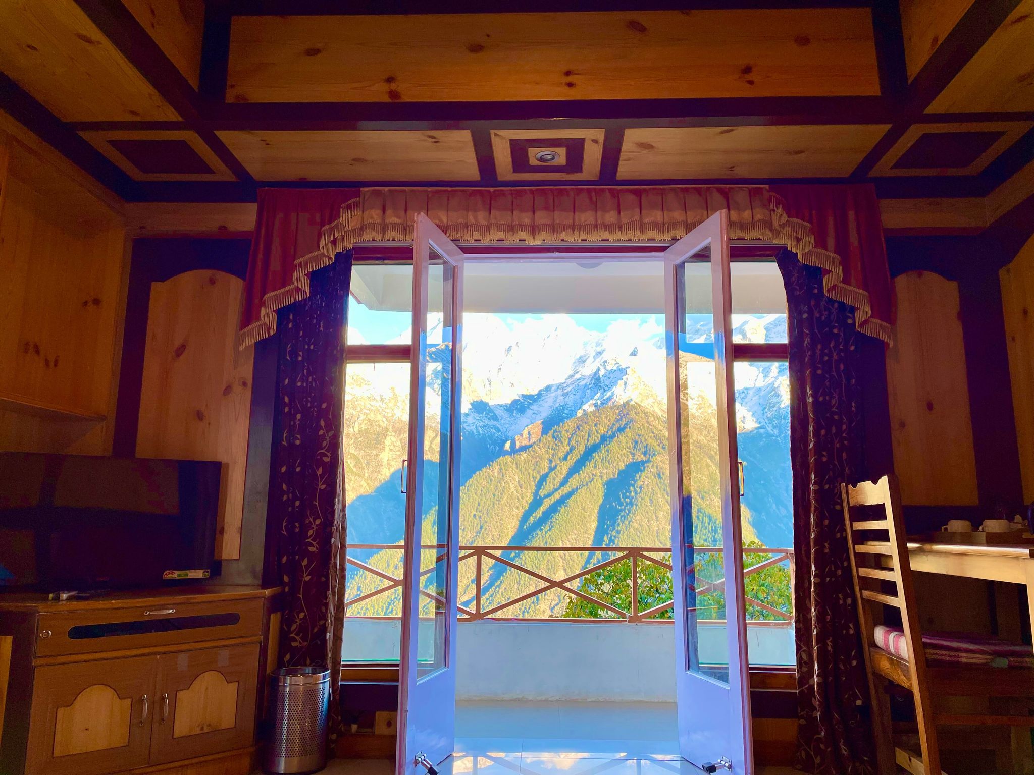 Luxury Kinnaur Kailash View Open Balcony