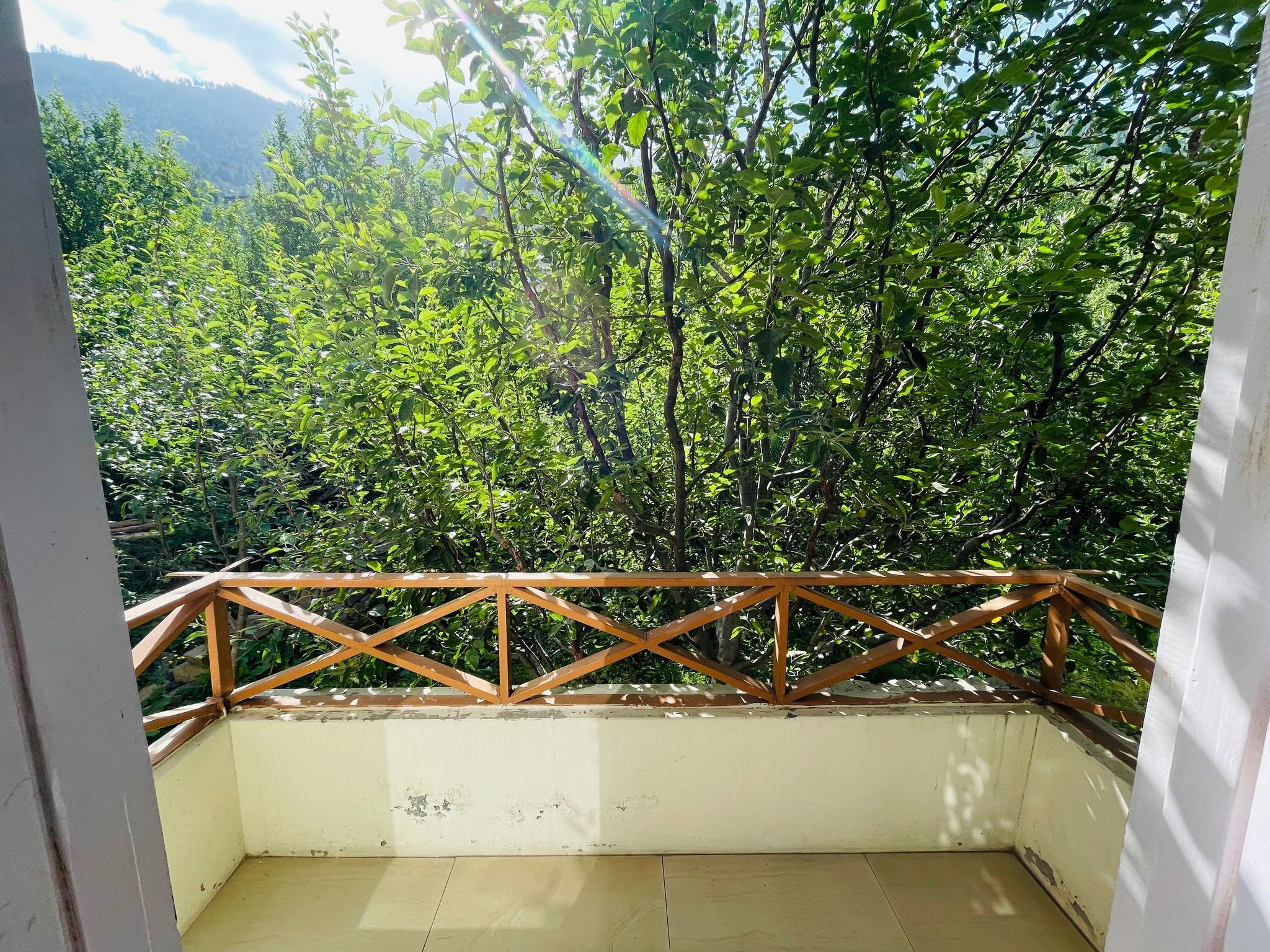 The Grand Shamba-La Kalpa Deluxe Apple Garden View Open Balcony 4