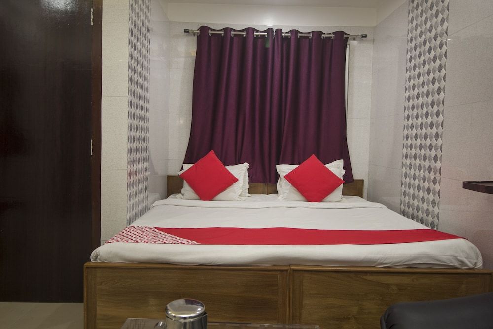 undefined OYO 27907 Greater Kailash The Palace 9