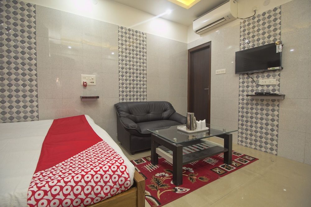 undefined OYO 27907 Greater Kailash The Palace 6