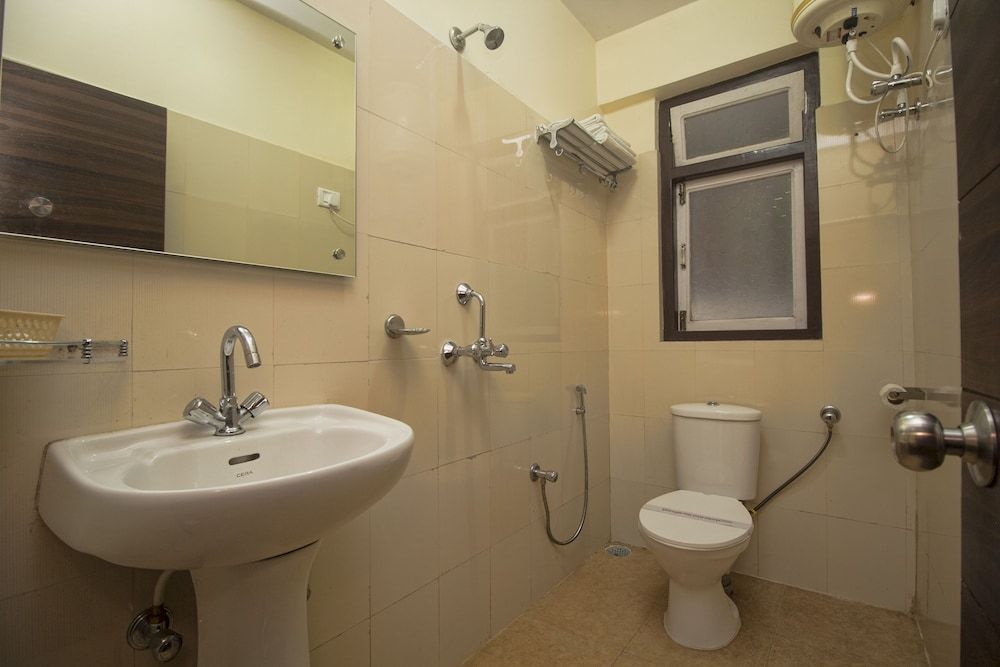 OYO 27907 Greater Kailash The Palace Double or Twin Room 21