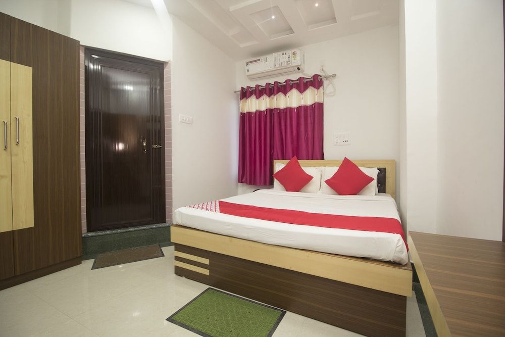 undefined OYO 27907 Greater Kailash The Palace 5