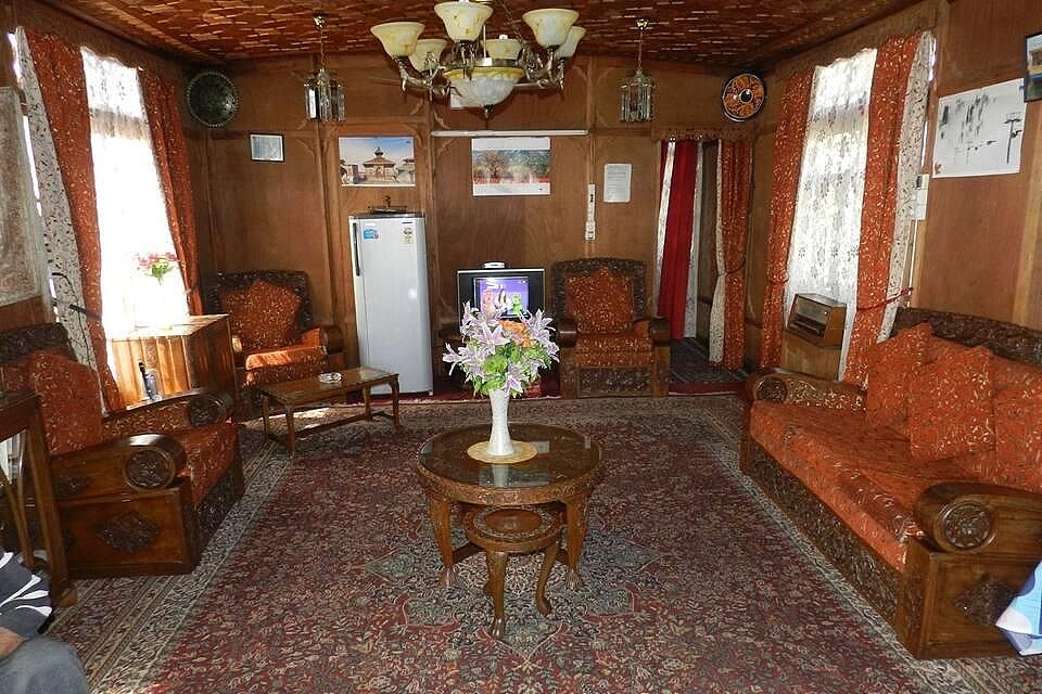 Saima Palace Houseboat