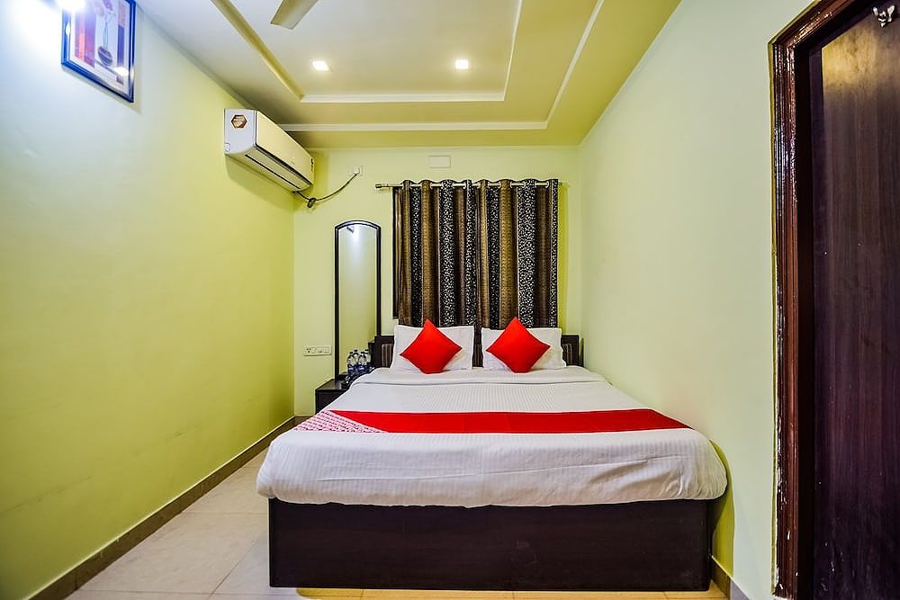 undefined OYO 36444 Hotel Prabhave & Dining Hall