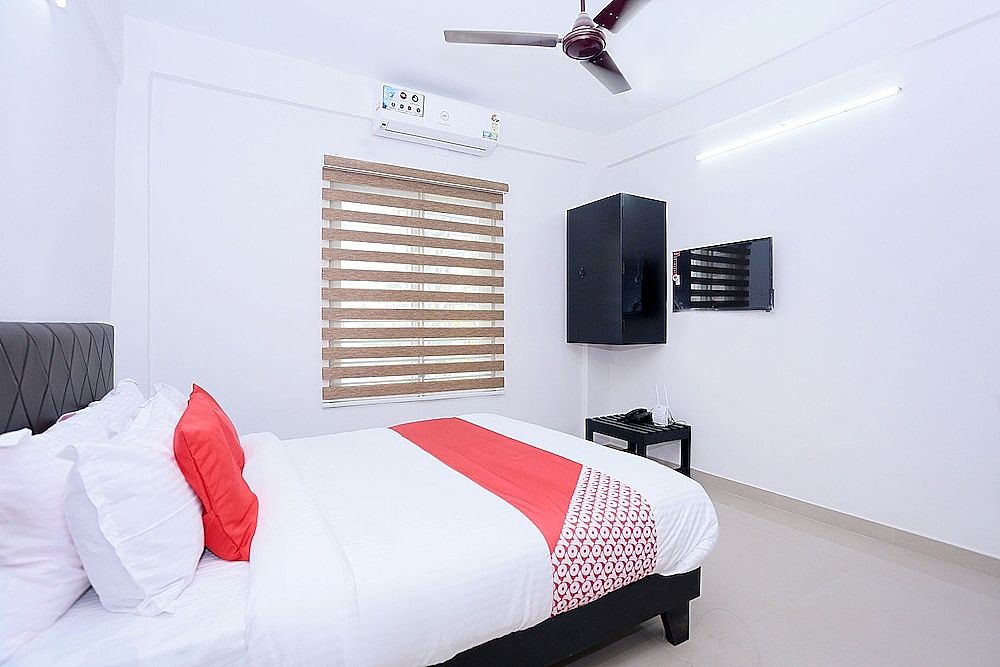 undefined OYO 30973 Thulasi Inn 6