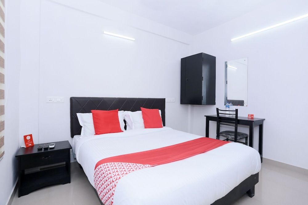 undefined OYO 30973 Thulasi Inn 10