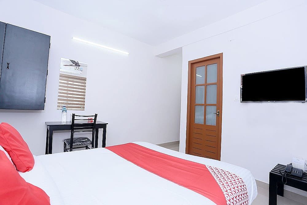 undefined OYO 30973 Thulasi Inn 9