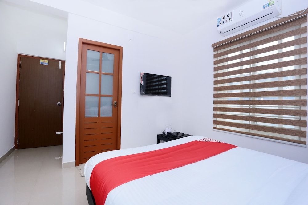 undefined OYO 30973 Thulasi Inn 5