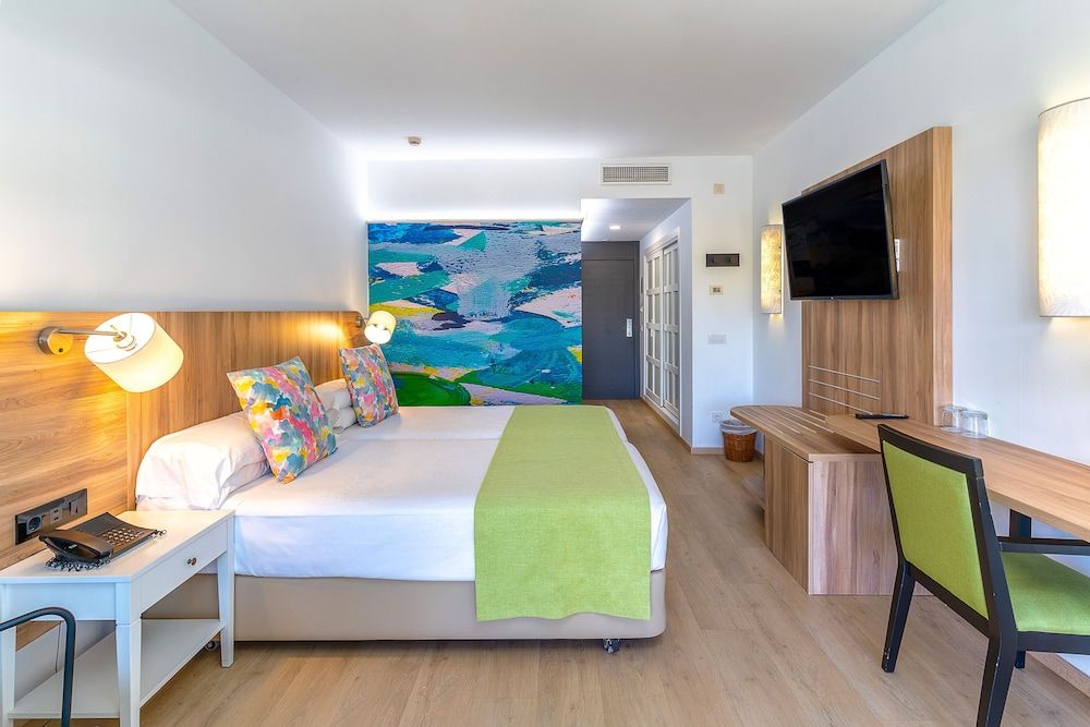 Superior Triple Room (2 adults and 1 child)