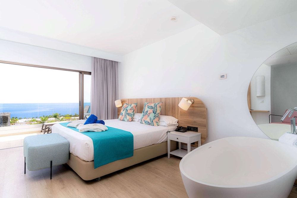 Superior Suite, 1 Bedroom (3)