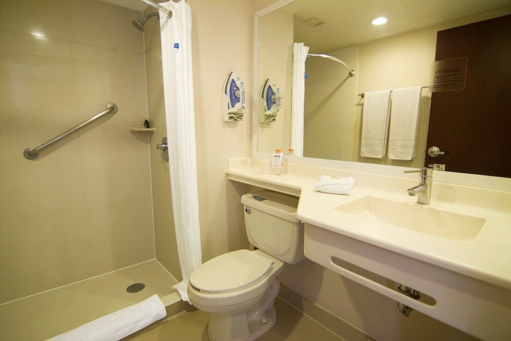 City Express by Marriott Tepotzotlan Room, 1 Queen Bed, Non Smoking 6