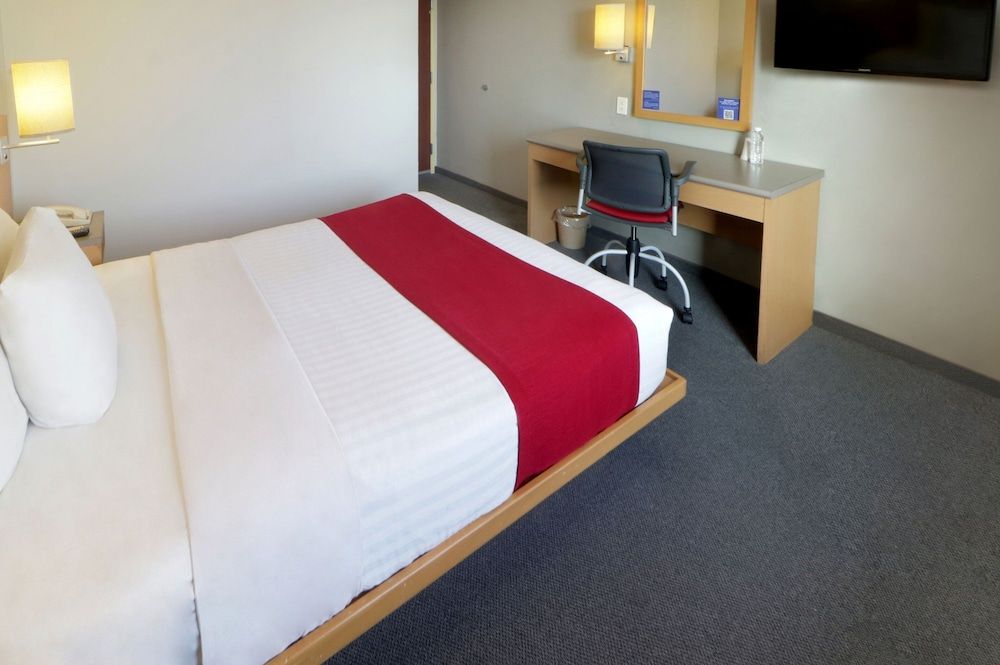 City Express by Marriott Tepotzotlan Room, 1 Queen Bed, Non Smoking 3