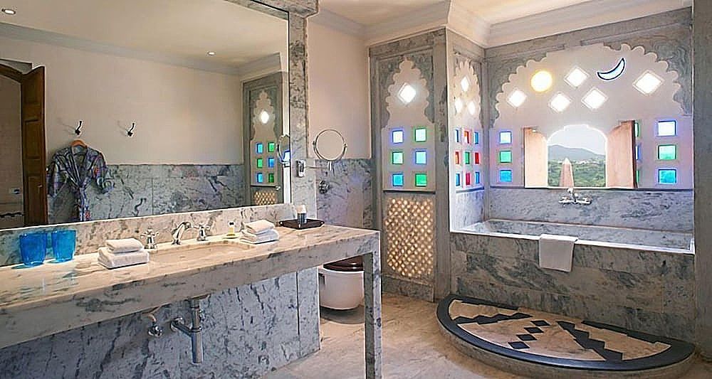 Deep Soaking Bathtub