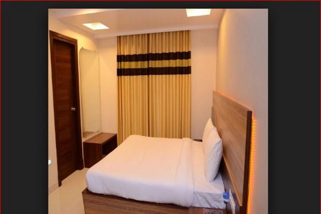 Hotel La Capitol Deluxe Room