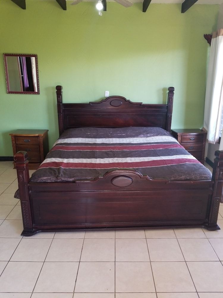 Comfort Suite, 1 King Bed, Jetted Tub, Mountain View
