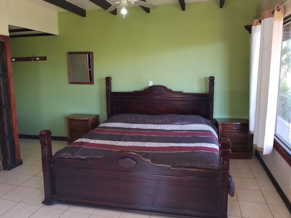 Comfort Suite, 1 King Bed, Jetted Tub, Mountain View