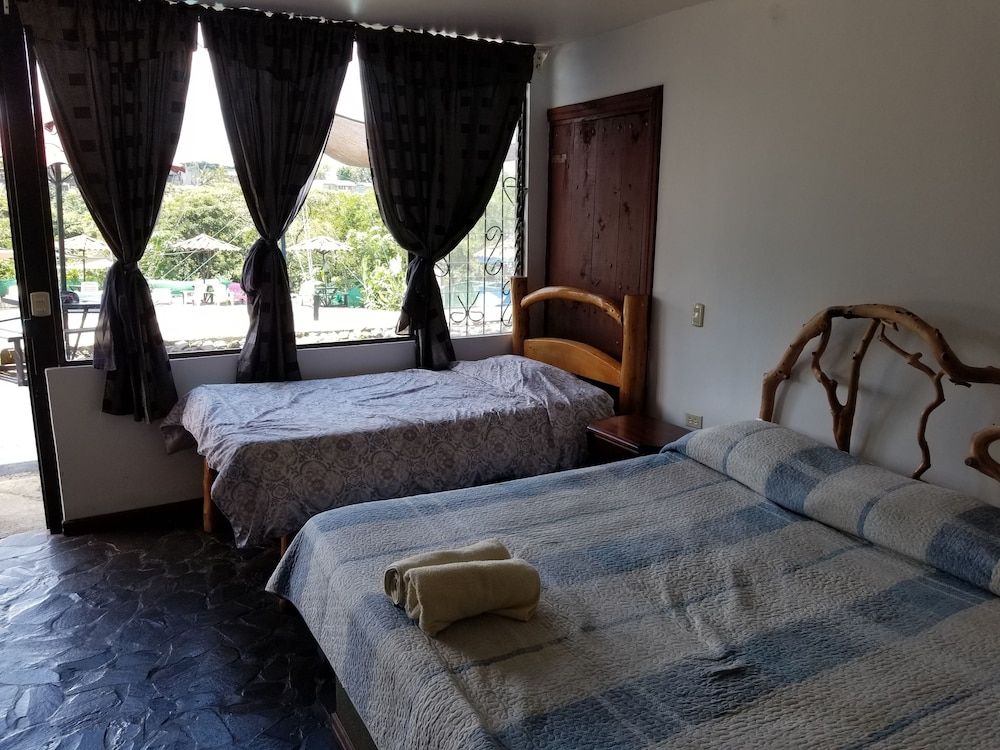 Family Studio Suite, 1 Bedroom, Poolside