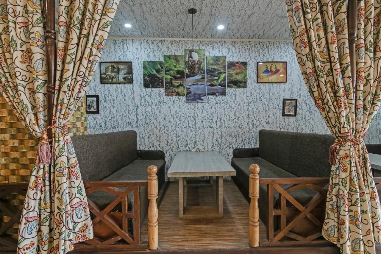 undefined OYO 29553 Hotel Essar 4