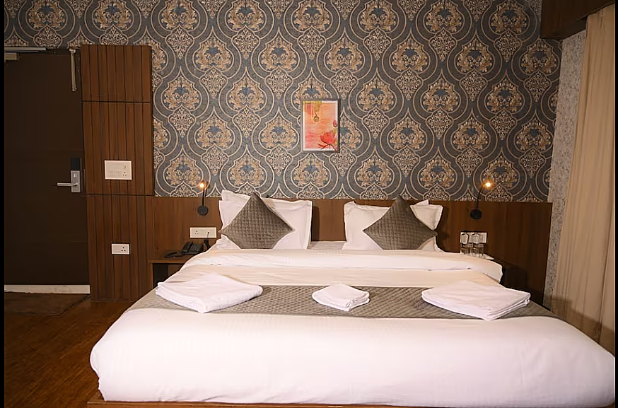 Hotel Royal Plaza Srinagar Deluxe Room