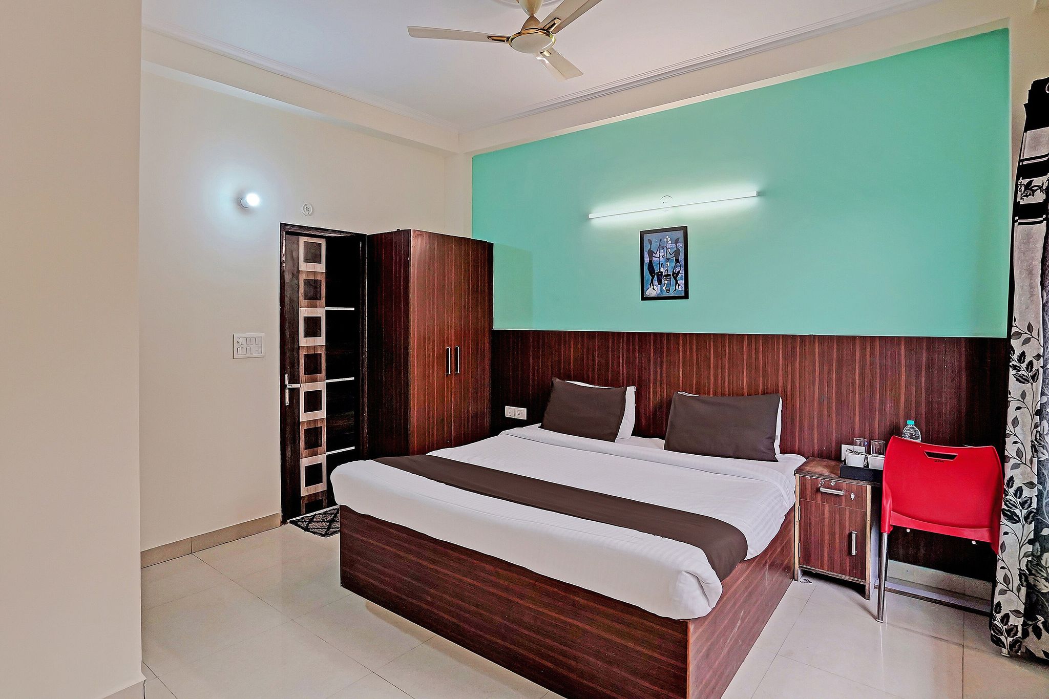 OYO Golden Imperial Near PVR Ansal Plaza Greater Noida Classic 5