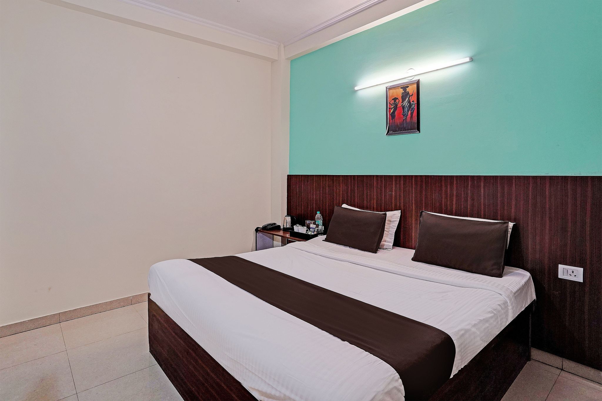 OYO Golden Imperial Near PVR Ansal Plaza Greater Noida Classic 13