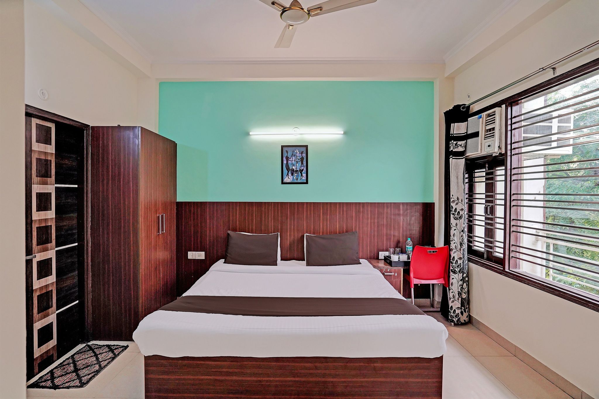 OYO Golden Imperial Near PVR Ansal Plaza Greater Noida Classic 6