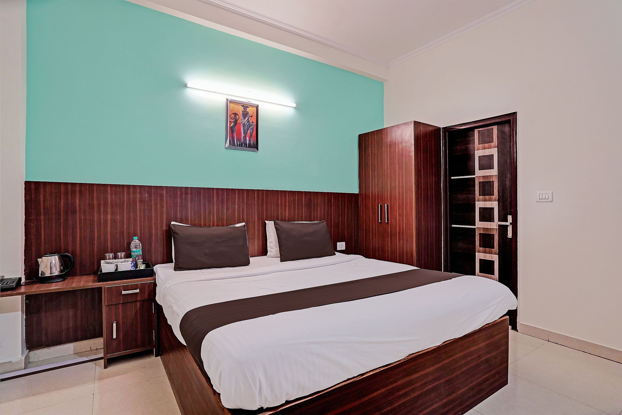 OYO Golden Imperial Near PVR Ansal Plaza Greater Noida Classic 7