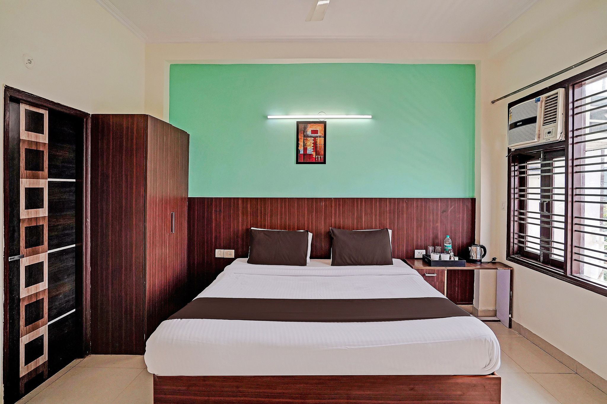 OYO Golden Imperial Near PVR Ansal Plaza Greater Noida Classic 14