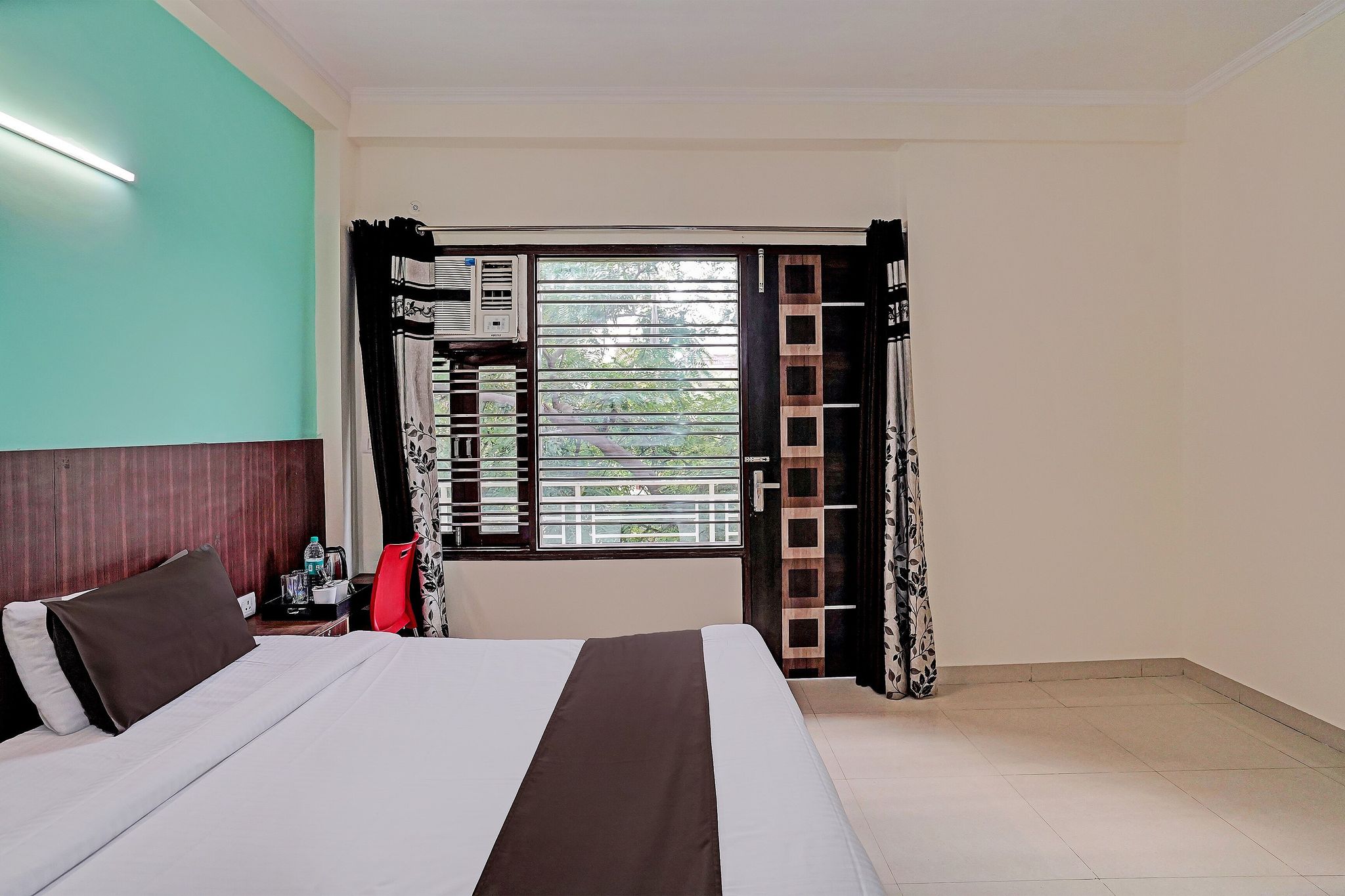 OYO Golden Imperial Near PVR Ansal Plaza Greater Noida Classic 9