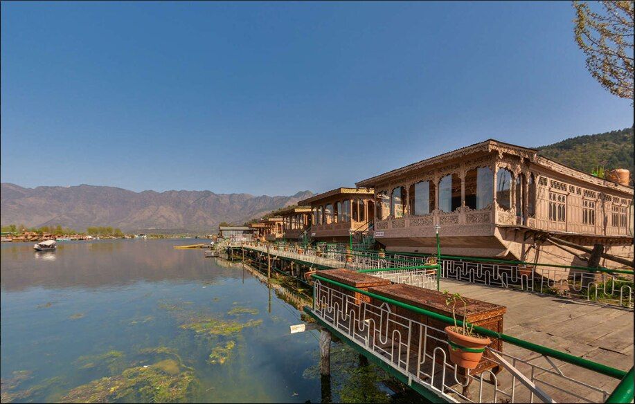 undefined Majestic Houseboat