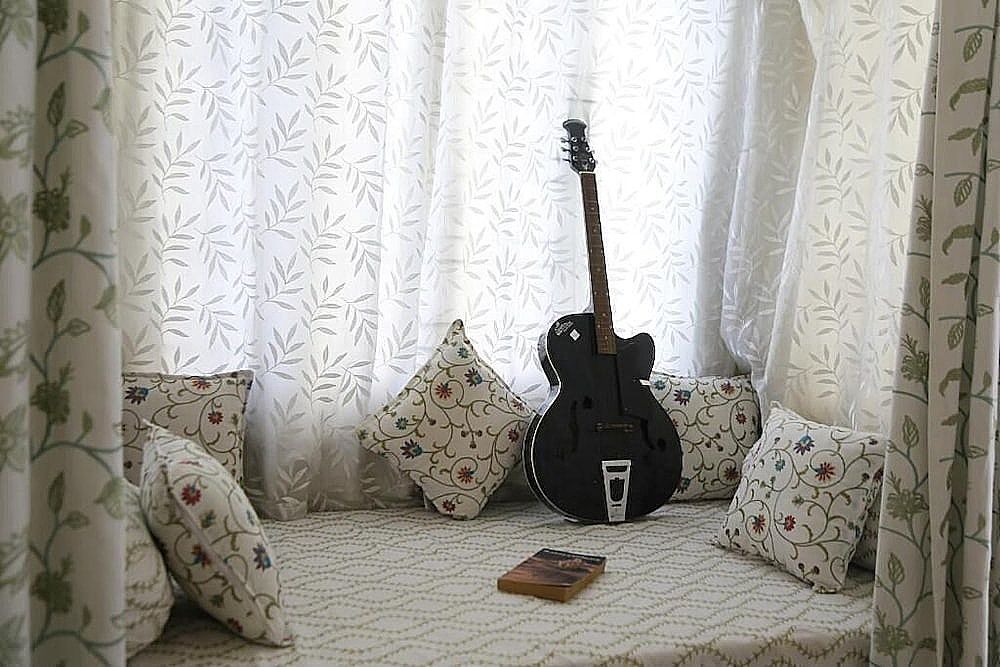 Jai Villa Homestay Deluxe Double Room, 1 King Bed, Hill View 3