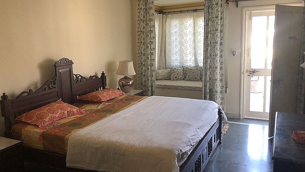 Jai Villa Homestay Deluxe Double Room, 1 King Bed, Hill View 2