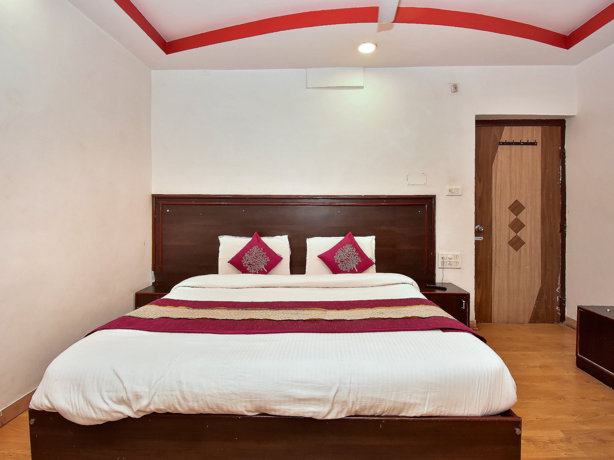 Hotel Deep Palace Deluxe Room AC 7