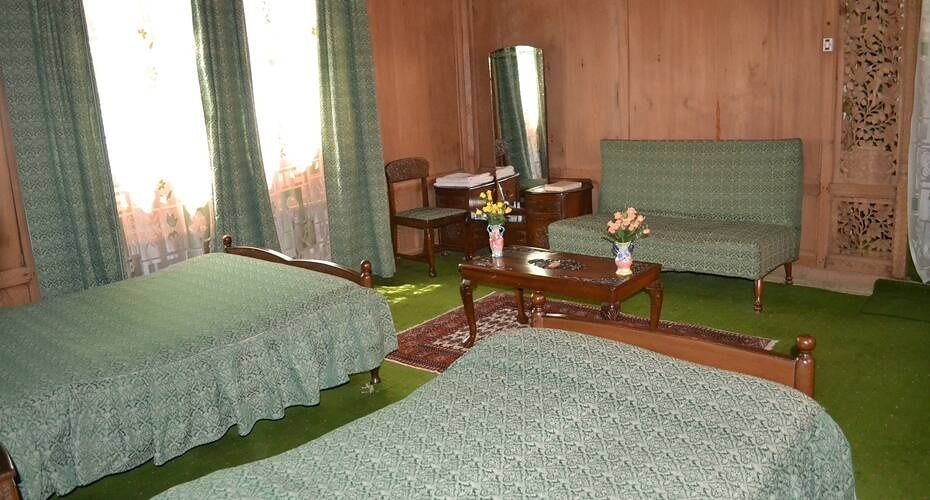 undefined Nazneen Group of Houseboats 10