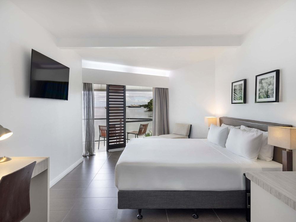 Novotel Suva Lami Bay Superior Room, 1 King Bed, Ocean View 3