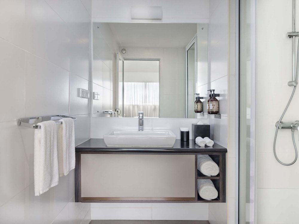 Novotel Suva Lami Bay Superior Room, 1 King Bed, Ocean View 6