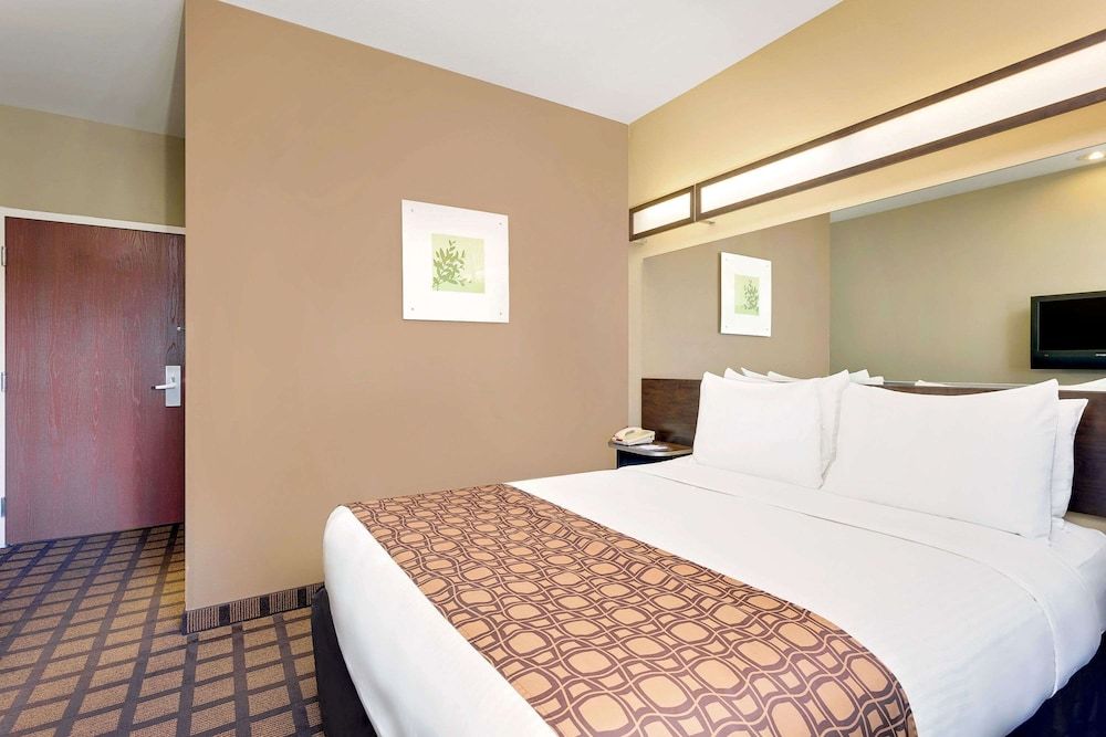 Room, 1 Queen Bed, Accessible, Non Smoking (Mobility)