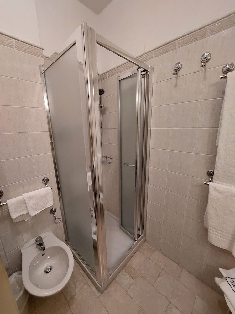 Hotel Villa Medici Deluxe Quadruple Room 3