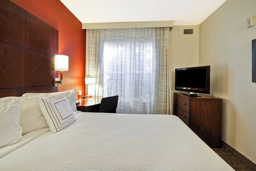 Suite, 1 King Bed (Mobility/Hearing Access, Roll-In Shwr)
