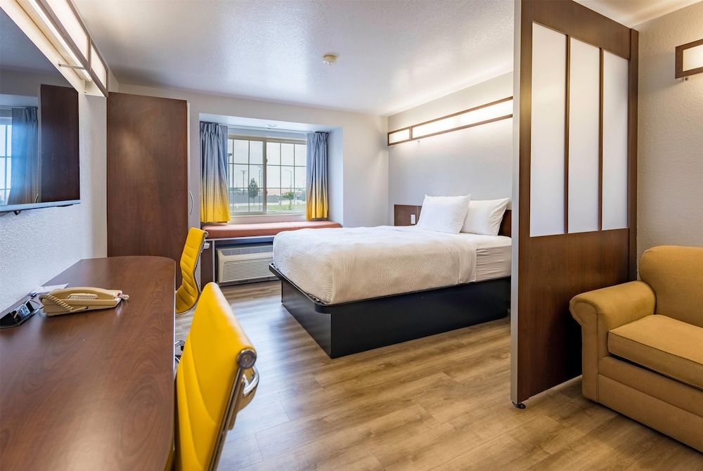 Standard Room, 1 Queen Bed, Accessible