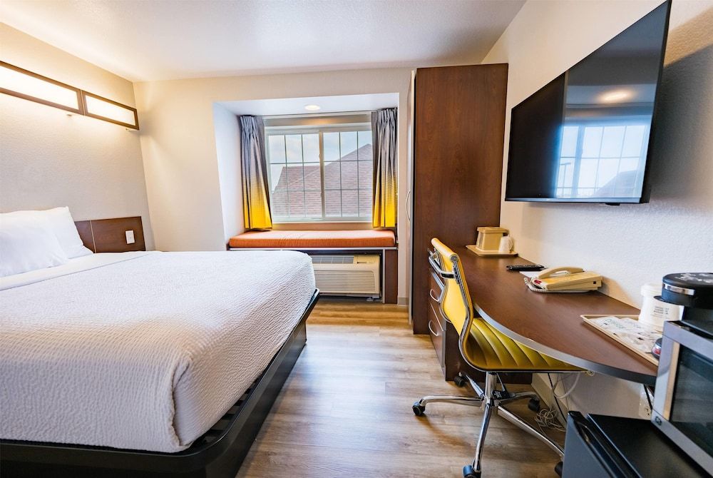 Standard Room, 1 Queen Bed
