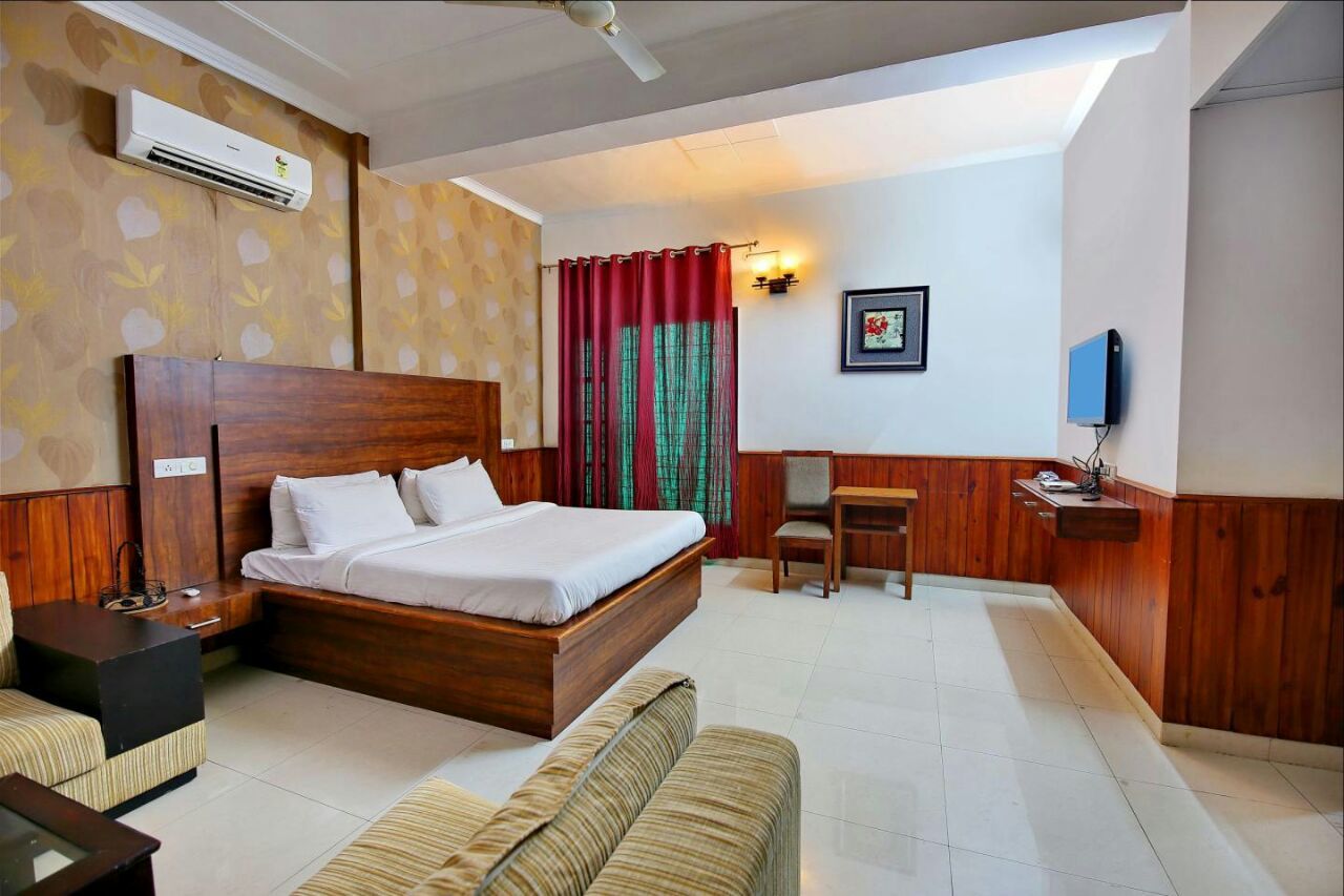 Mew Double Room - Intech Generic