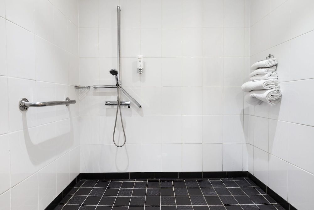 Ramada by Wyndham Hounslow - Heathrow East Double Room, Accessible 8