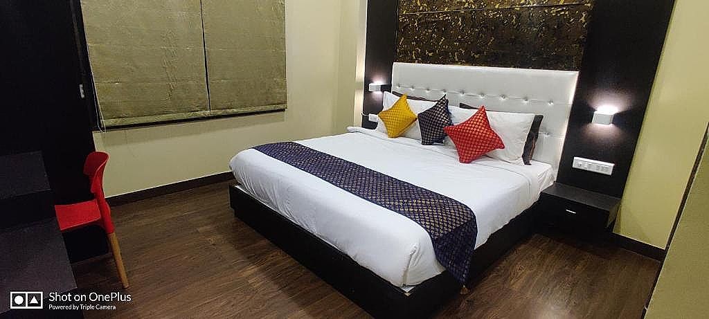 Hotel Grand Bhagwat Udaipur Deluxe Double Room 4